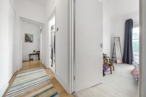 Hallway (2).jpg