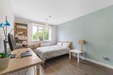 Bedroom 1.jpg
