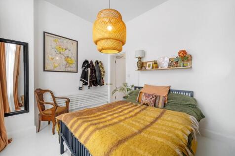 Bedroom 1 (2).jpg