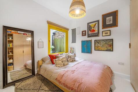 Bedroom 2 (2).jpg