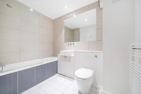 Bathroom 1.jpg