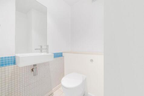 Bathroom 2.jpg
