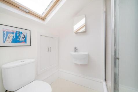 Bedroom 1 ensuite.jpg