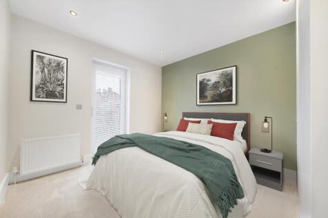 Bedroom 1.jpg