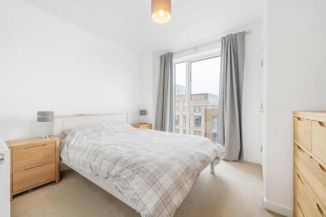 Bedroom 1 (2).jpg