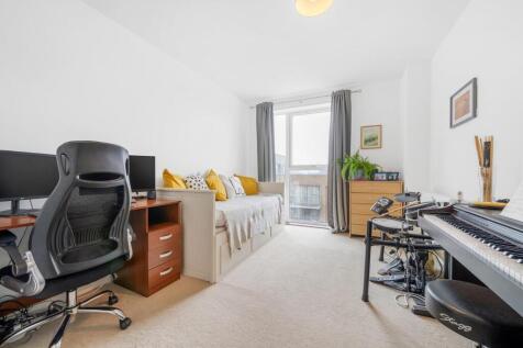 Bedroom 2 (2).jpg