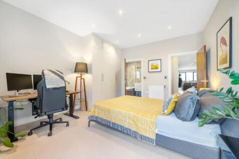 Bedroom 2 (2).jpg