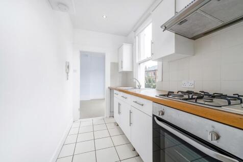Kitchen (2).JPG
