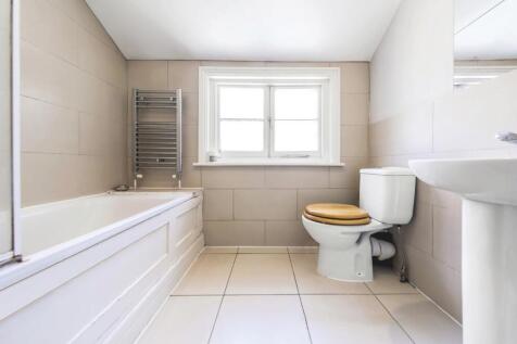 Bathroom (2).jpg