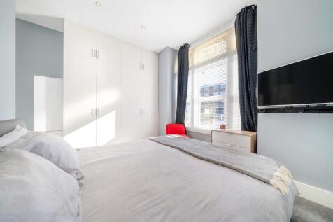 Bedroom (2).jpg