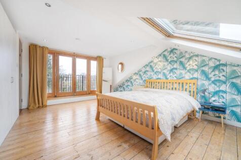 Bedroom 1.jpg