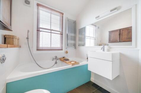 Bathroom (2).jpg
