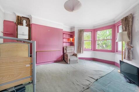 Bedroom 1.jpg