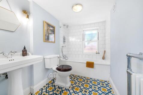 Bathroom.jpg