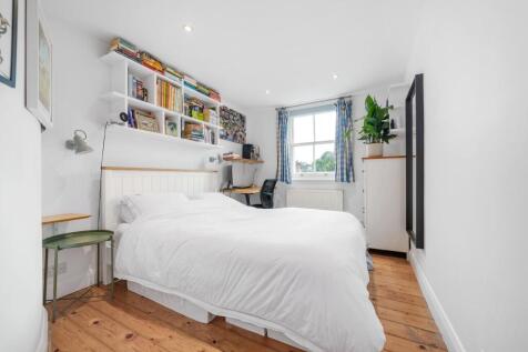 Bedroom 1.jpg