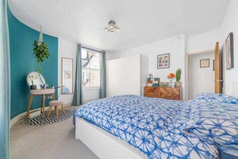 Bedroom 1.jpg