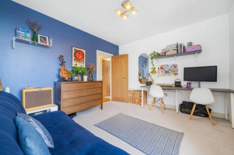 Bedroom 2 (2).jpg