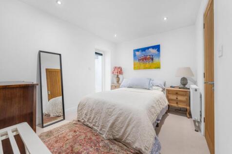 Bedroom 2.JPG
