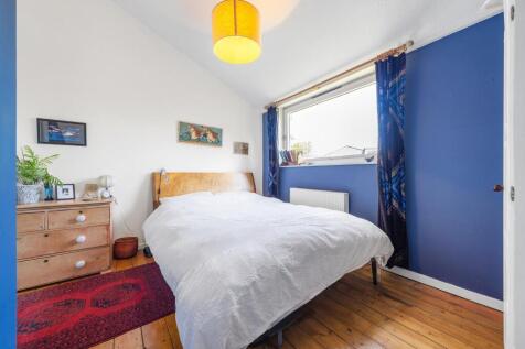 Bedroom 1 (2).JPG