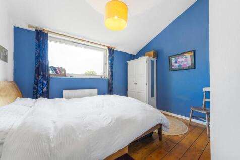 Bedroom 1.JPG