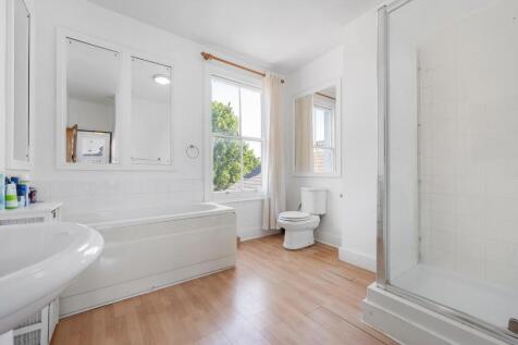 Ensuite.JPG