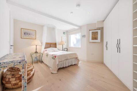 Bedroom 1 (2).jpg