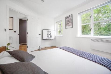Bedroom (2).JPG