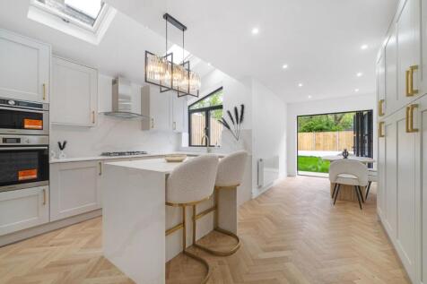 Kitchen (2).jpg