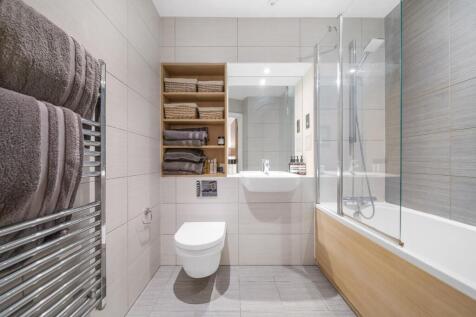 Bathroom (2).jpg