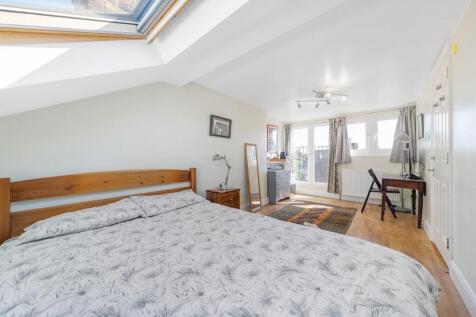 Bedroom 1 (2).JPG
