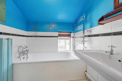 Bathroom.JPG