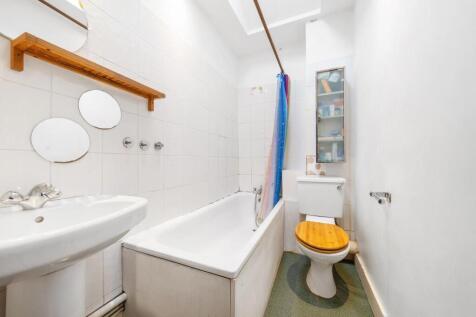 Bathroom.JPG