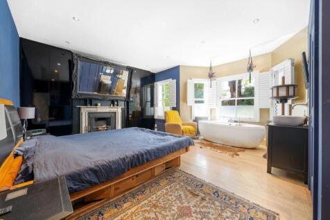 Bedroom 1.JPG