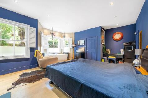 Bedroom 1 (2).JPG