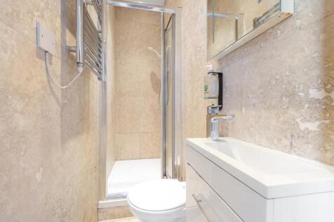 Annex bathroom.JPG