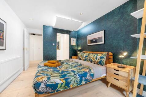 Bedroom 1 (2).JPG