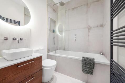 Bathroom.JPG