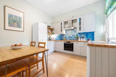Kitchen (2).JPG