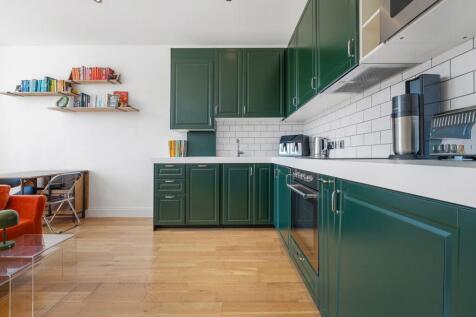 Kitchen (2).JPG