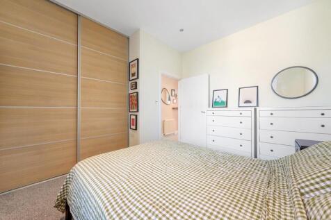 Bedroom (2).JPG