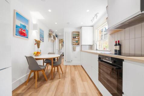 Kitchen.JPG