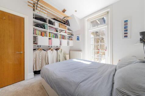 Bedroom (3).JPG