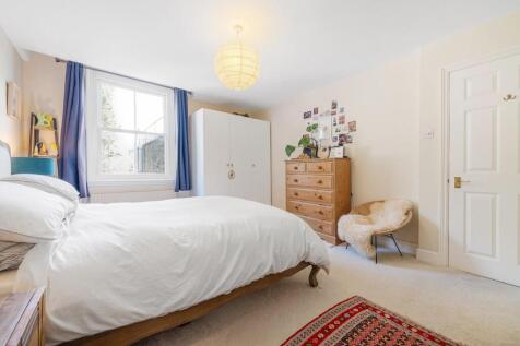 Bedroom 1 (2).JPG