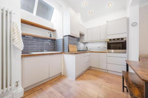 Kitchen (2).JPG