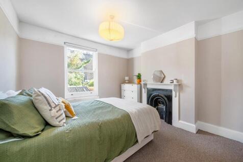 Bedroom 1.JPG
