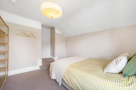 Bedroom 2 (2).JPG
