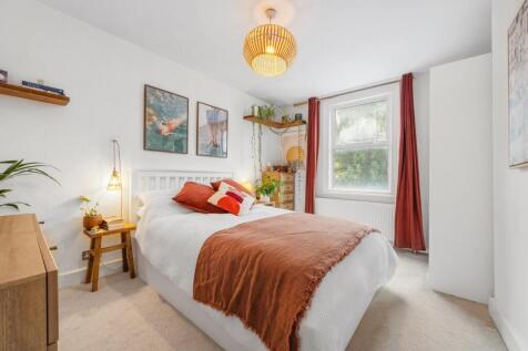 Bedroom 1.JPG