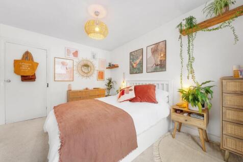 Bedroom 1 (3).JPG