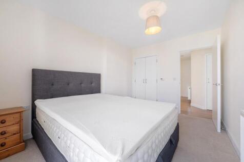 Bedroom 1 (2).JPG