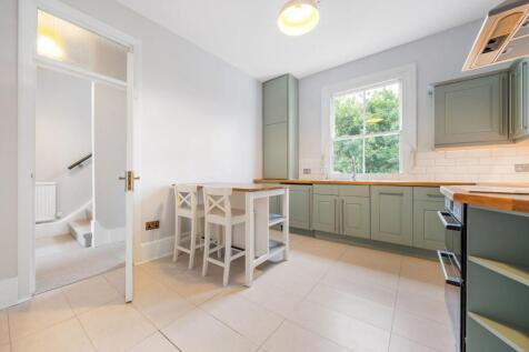 Kitchen (2).JPG